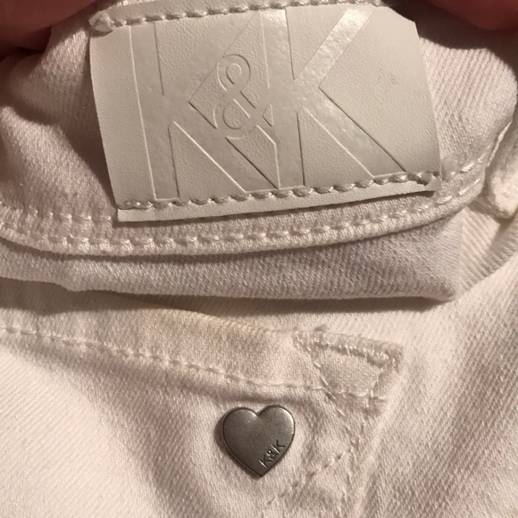 SOLD - Kendall AND Kylie white jean short - Picture 5 of 5